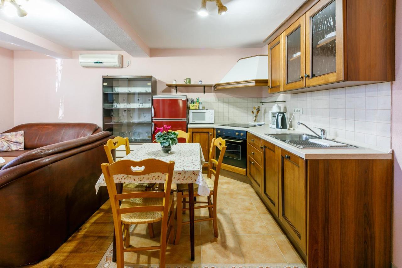 Apartment Eni Selce Exterior photo